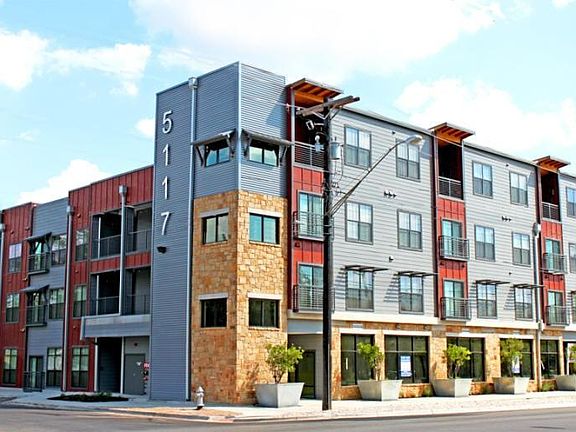 3rd image of 5117 N Lamar Blvd APT 302