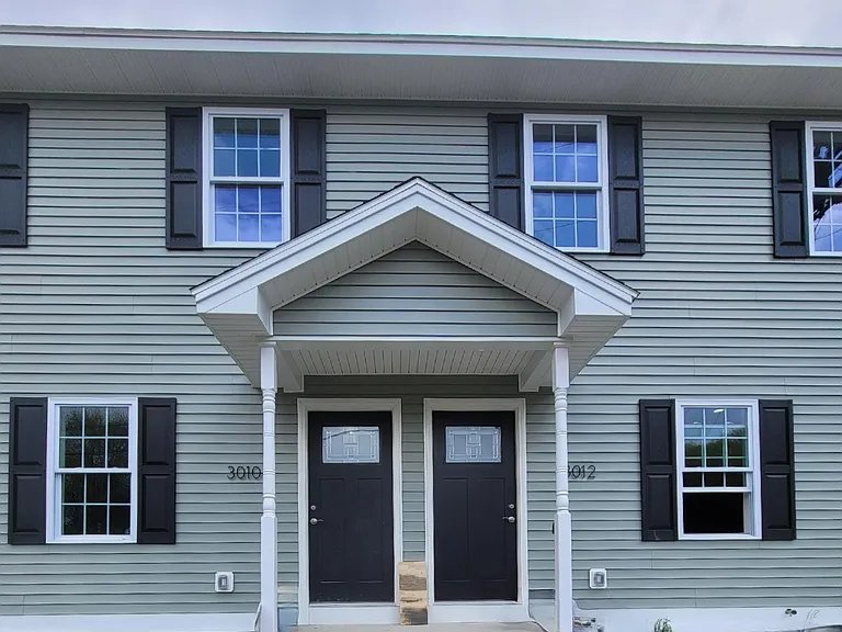 3010 Maple St — Photo 2