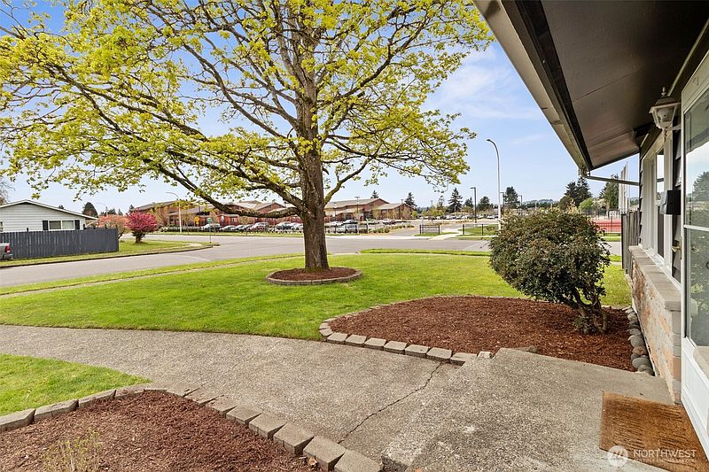4th image of 1001 19th Street SE