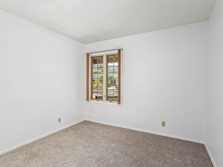 6221 Marlborough Dr — Photo 15