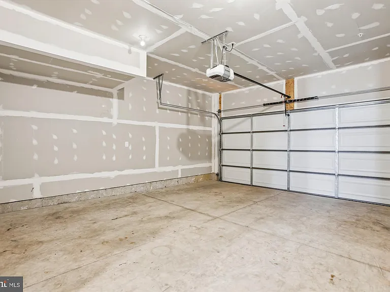 13340 Sherwood Park Ln — Photo 32