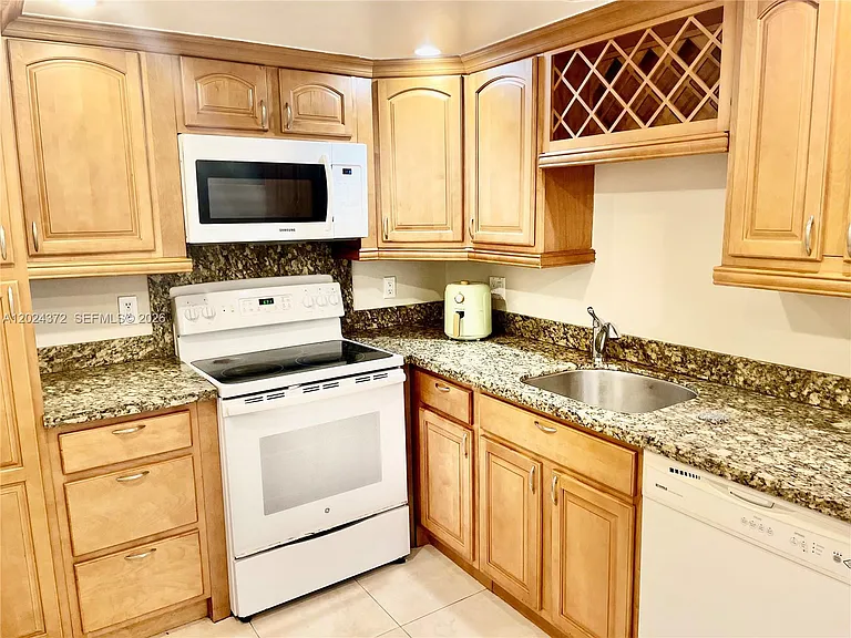 400 Kings Point Dr #829 — Photo 4