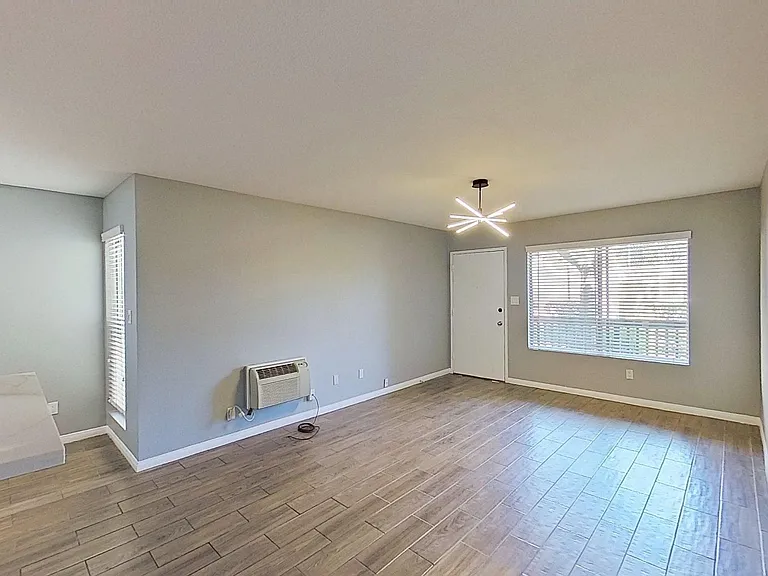 1040 W Macarthur Blvd #45 — Photo 5