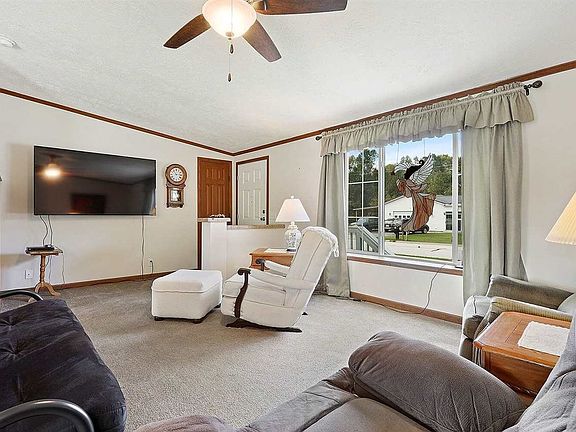 Generous sized Livingroom