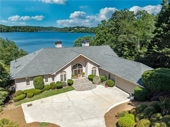 2917 Pointe Dr, Gainesville, GA 30506