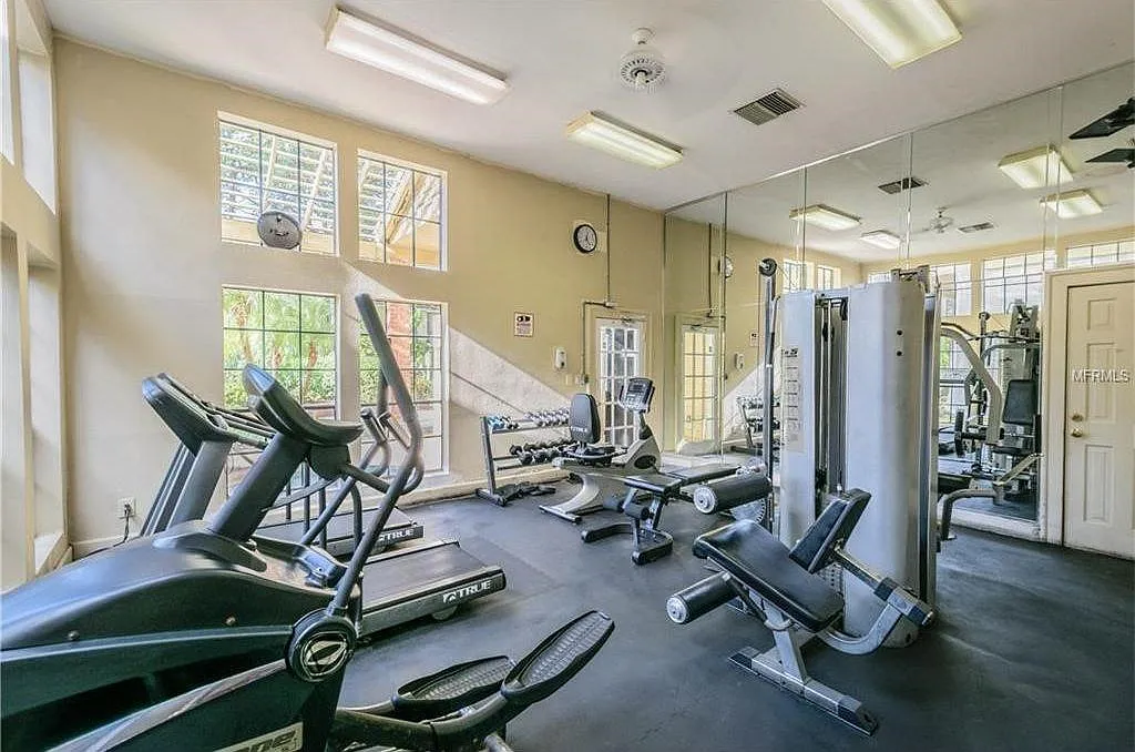 2 bed, 950 sqft, $1,825 — Photo 4