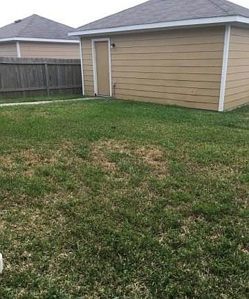 3rd image of 1615 Claremont Garden Cir