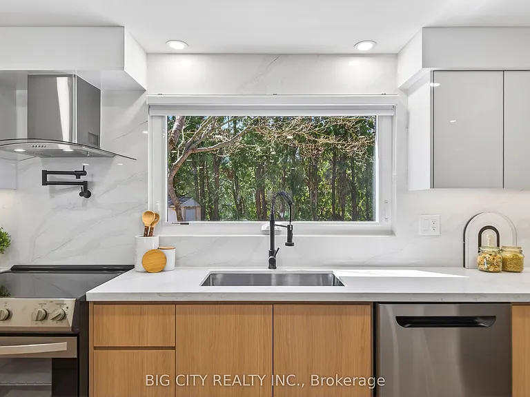 26 Carondale Cres — Photo 16
