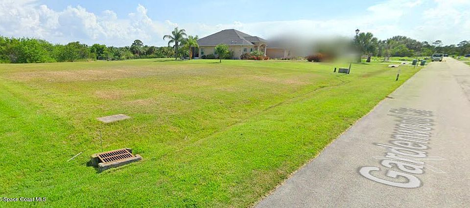 2nd image of 3969 Gardenwood Cir
