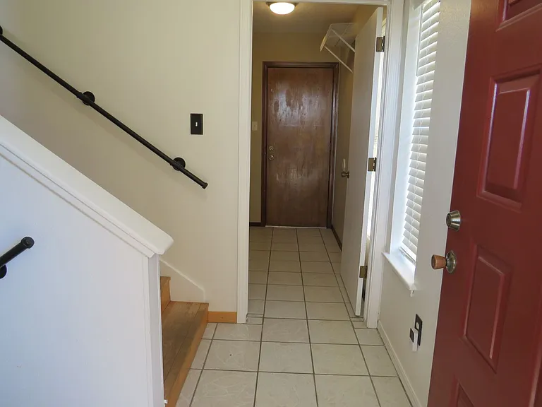 108 NE 48th St — Photo 3