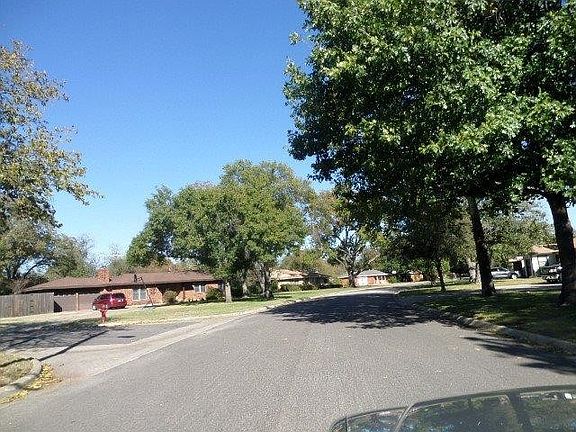 4th image of 4113 Cummings Dr W