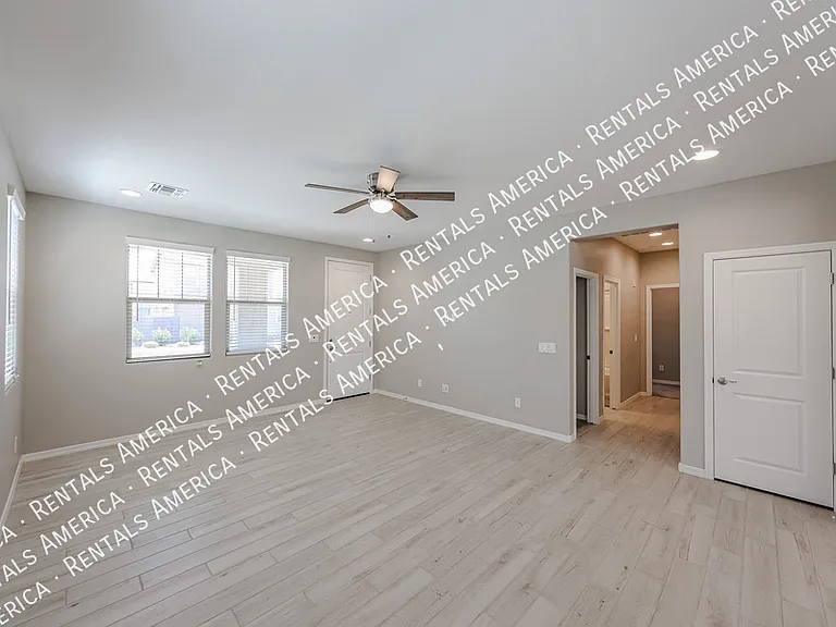9978 W Piccadilly Rd — Photo 8