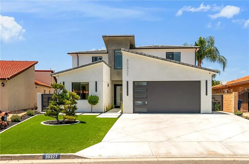 4 bed, 4.5 bath, 3330 sqft, $5,400 — Photo 2