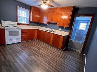 819 Stewart St, Carmi, IL 62821