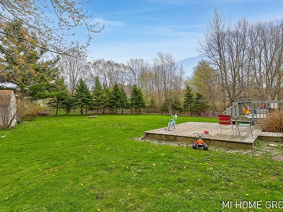 5th image of 1081 Graafschap Rd