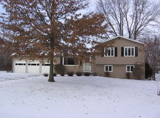 2 Kresswood Dr, Rochester, NY 14624