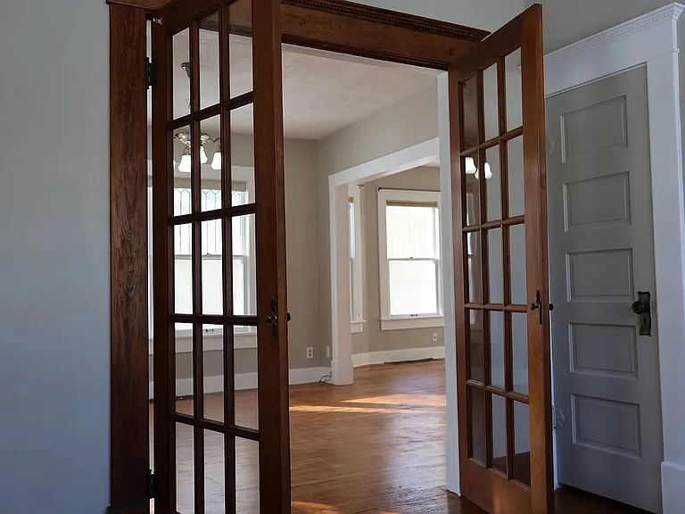 515 S Vine St — Photo 11