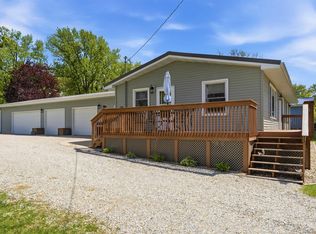 435 4th St S, Winthrop, IA 50682