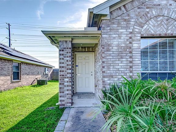 3rd image of 2610 Seahorse Bend Dr