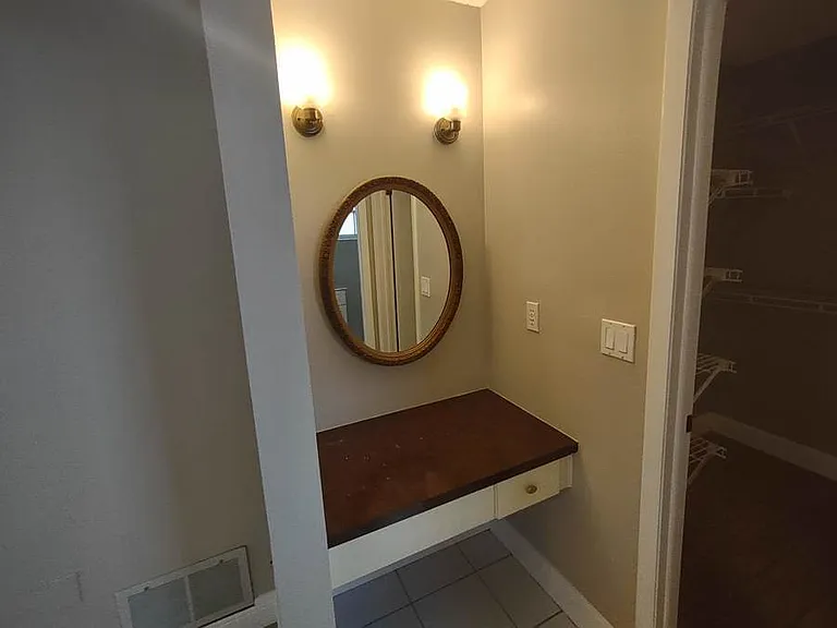 8811 Seeley Ln — Photo 10