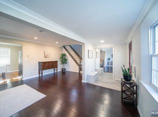 906 Elm Ave, Ridgefield, NJ 07657