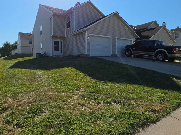 205 NE Dogwood St Unit C-d, Oak Grove, MO 64075
