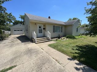 105 S Oak St, Lexington, IL 61753