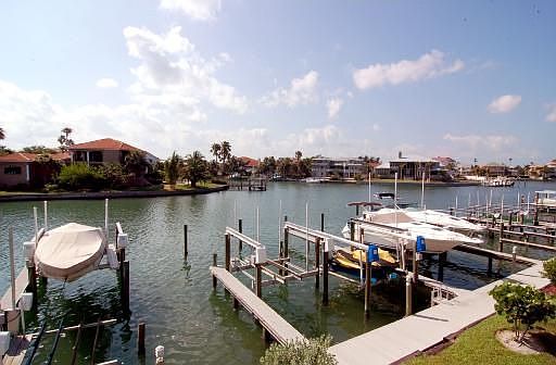 1st image of 359 Maeira Cir