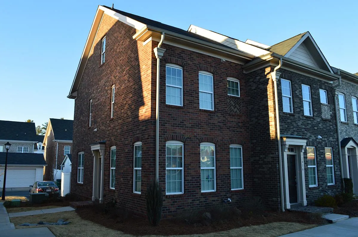 2 bed, 2.5 bath, 1504 sqft, $2,000 — Photo 1