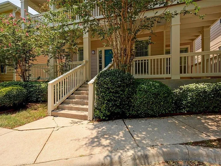 2614 Kinney Oaks Ct — Photo 2