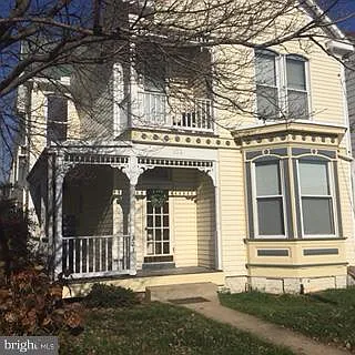 323 E 3rd St #1 Photo 1