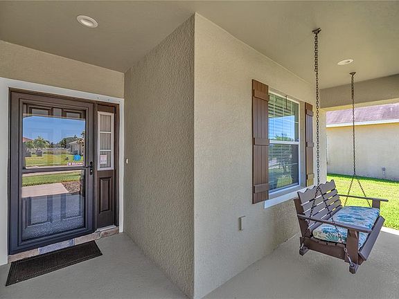 3rd image of 5018 33RD AVENUE E