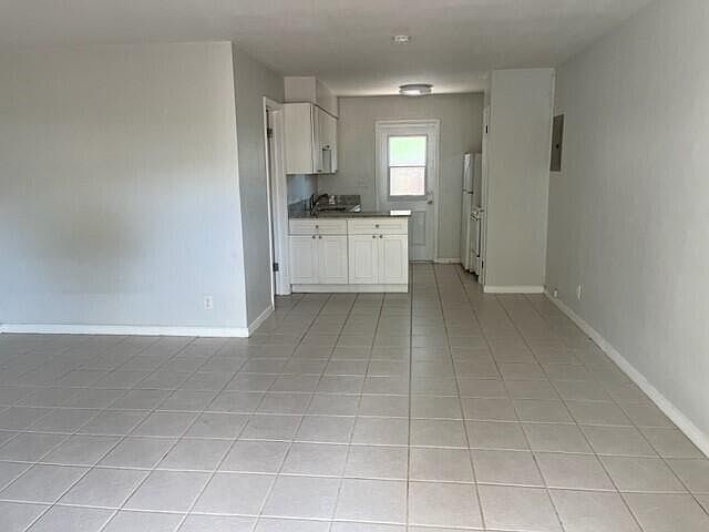 1st image of 1129 NE 17th Ter APT 4