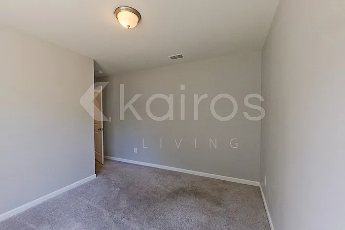 111 Lochwolde Dr — Photo 9