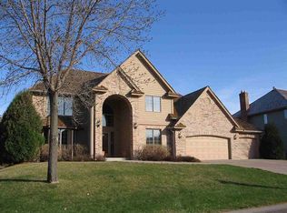 3200 Quinwood Ln N, Plymouth, MN 55441