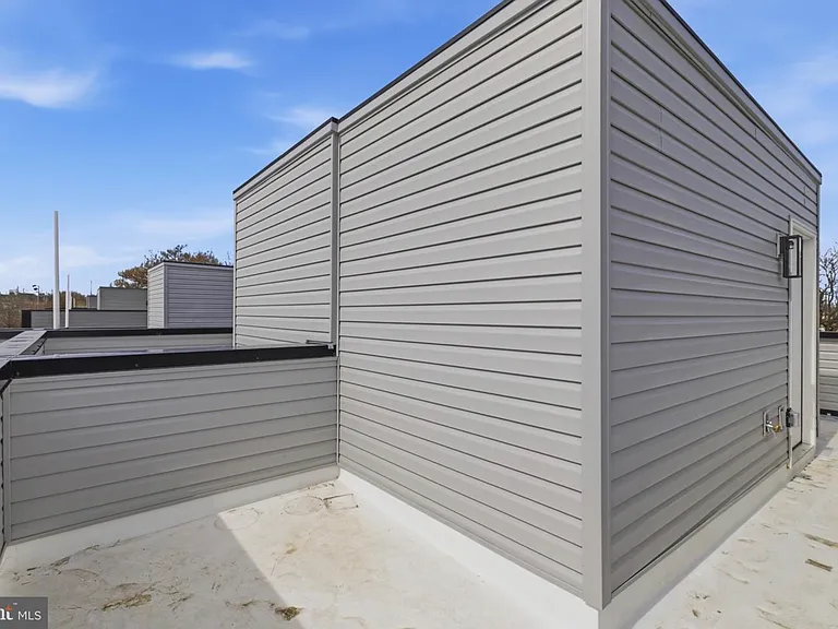 1023 W Orleans St — Photo 22
