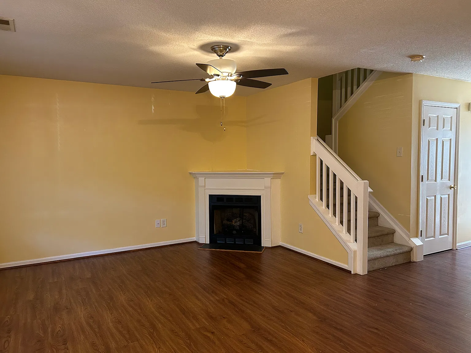 2 bed, 2.5 bath, 1320 sqft, $1,745 — Photo 4