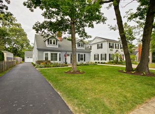 626 Northmoor Rd, Lake Forest, IL 60045