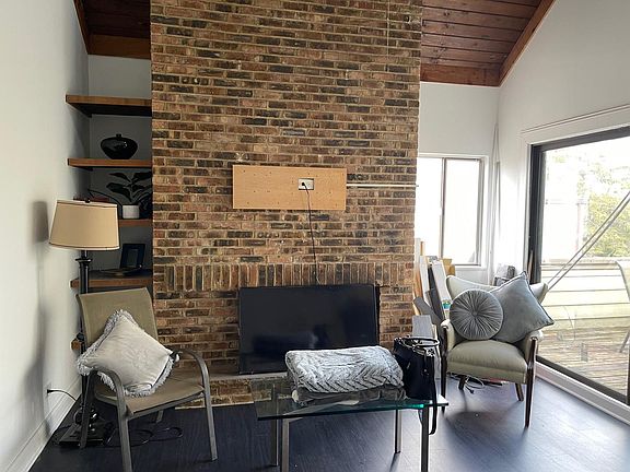 3rd image of 3334 Berwyn Ave Unit 240