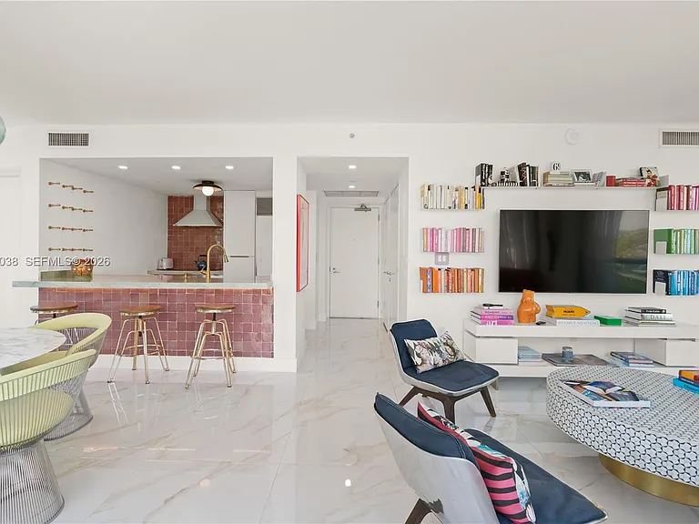 6000 Indian Creek Dr #5B — Photo 3