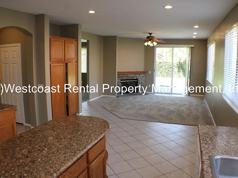 1889 Autumn Pl — Photo 20