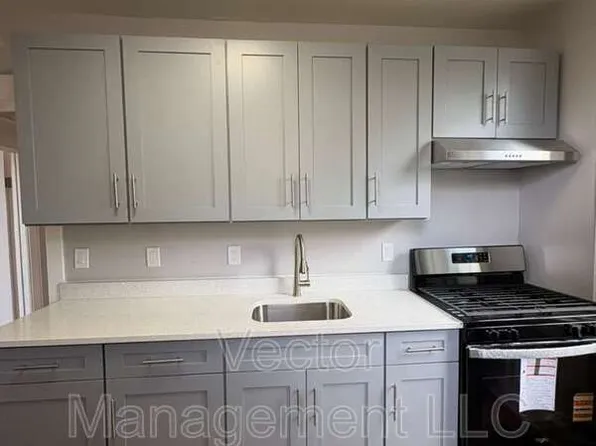 1476 Chapel St APT 102, New Haven, CT 06511