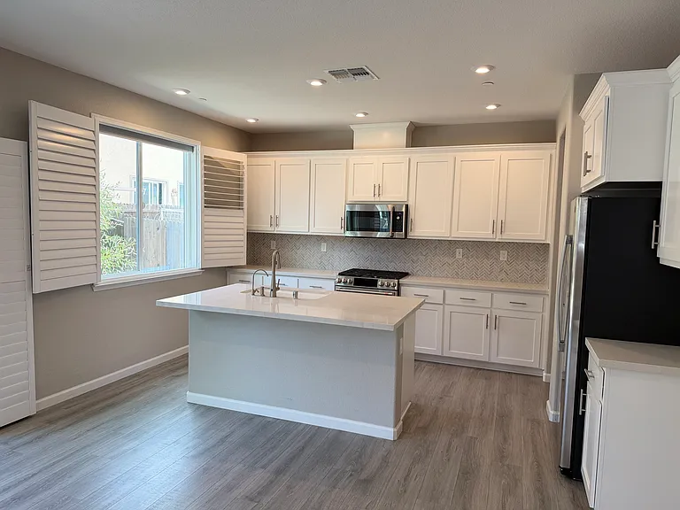 700 Apricot Cir — Photo 4