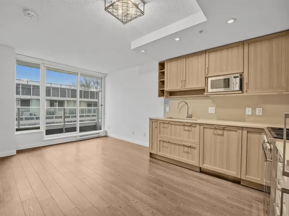 5665 Boundary Rd #622, Vancouver, BC V5R 0E4