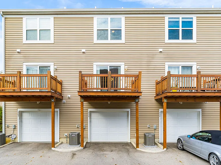 353 Laurel Creek St — Photo 37