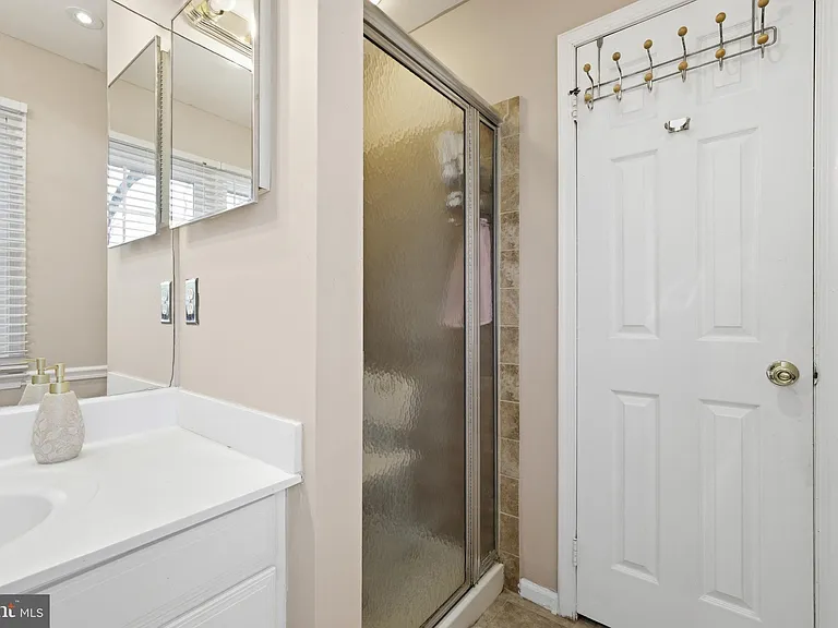 8664 Pohick Forest Ct — Photo 28