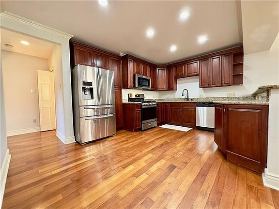 5th image of 4232 Cadiz St