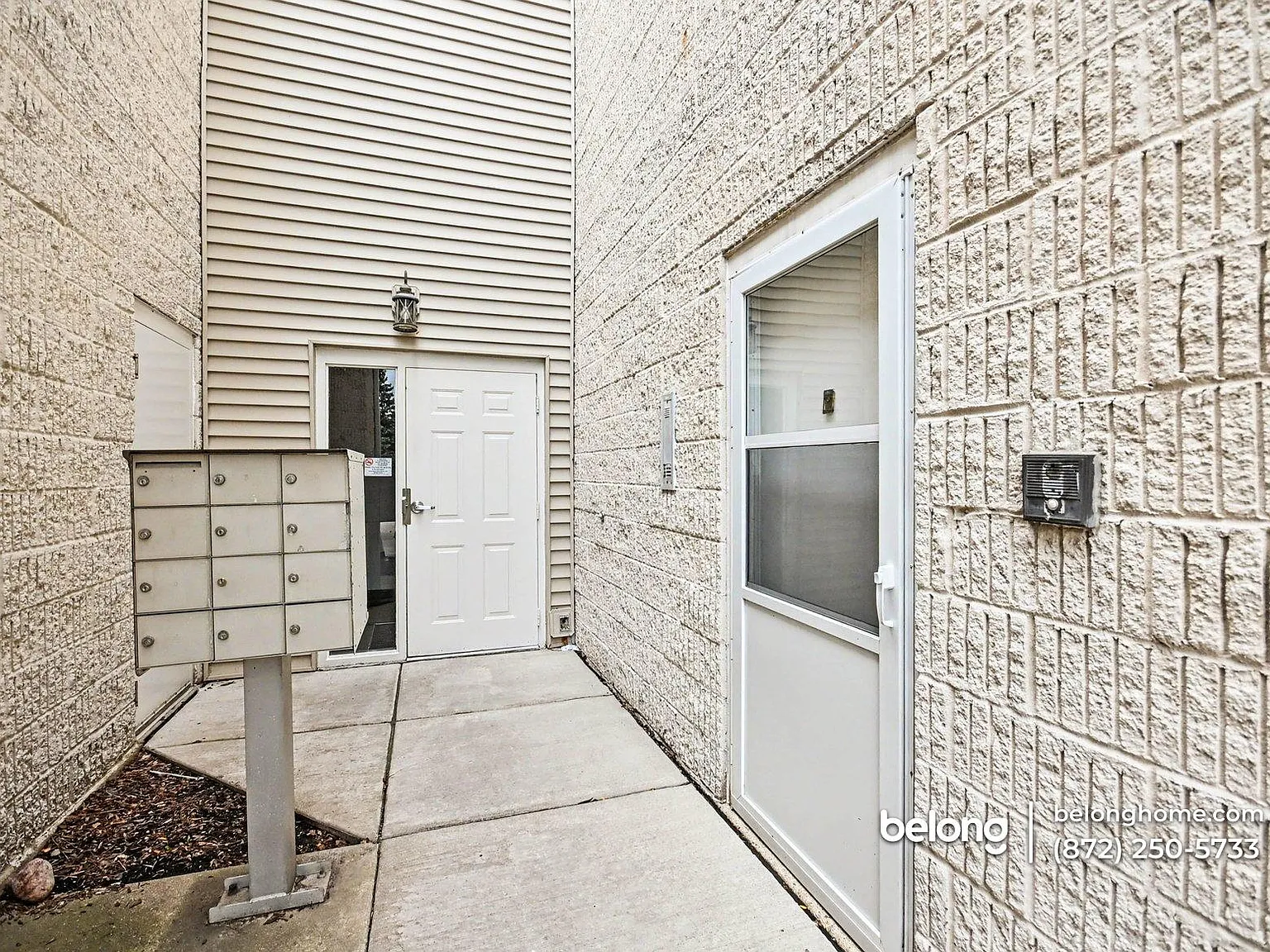 2 bed, 1.0 bath, 943 sqft, $2,000 — Photo 2