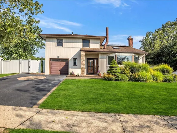 7 Fresno Drive, Plainview, NY 11803