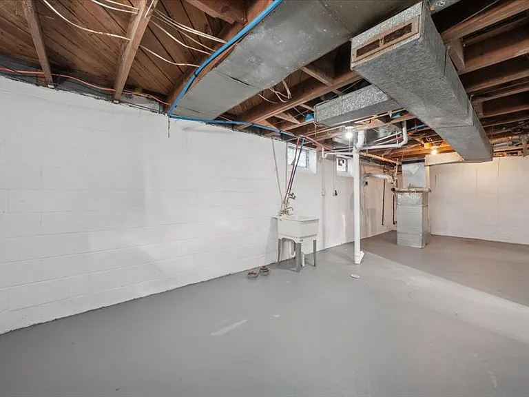 18627 Justine St — Photo 20